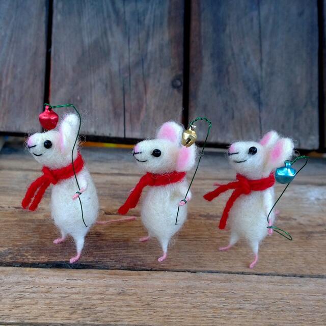 Felted Mouse Miniature Christmas Mouse With Bell Mini Animal Needle Felt Xmas Mice Cute Gift Collectible Dollhouse Woolen Soft Sculpture - image 1