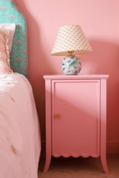 A Pair Of Daisies - 2 Bedside Tables - With Oak Veneer Lined Cupboard & Scallop Door