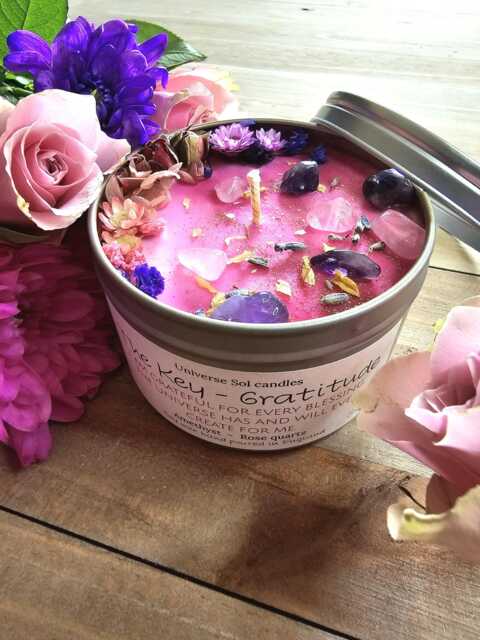 Gratitude Crystal Candle Rose Quartz, Amethyst, Floral Scent - The Key - image 1
