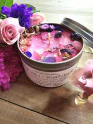 Gratitude Crystal Candle Rose Quartz, Amethyst, Floral Scent - The Key - thumbnail 1