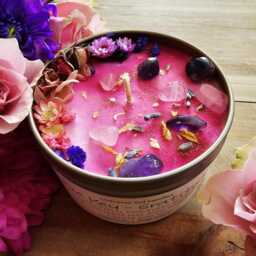 Gratitude Crystal Candle Rose Quartz, Amethyst, Floral Scent - The Key - thumbnail 3