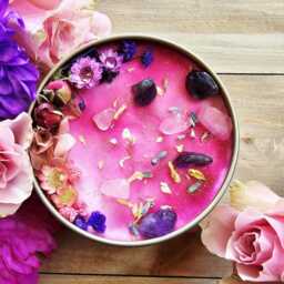 Gratitude Crystal Candle Rose Quartz, Amethyst, Floral Scent - The Key - thumbnail 2