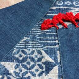 Handwoven Indigo Rug Traditional Indian Cotton Rug With Red Pom-Poms - 2x3 Ft - thumbnail 2