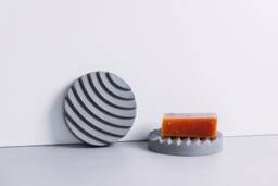 Round Concrete Soap Dish, Concentric Circle Design, Modern Grey Holder, Geometric Bathroom Decor, Minimalist Cement Saver Stand - thumbnail 1