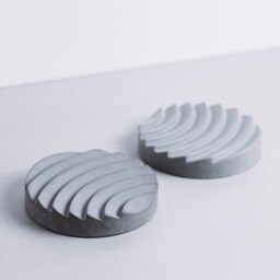 Round Concrete Soap Dish, Concentric Circle Design, Modern Grey Holder, Geometric Bathroom Decor, Minimalist Cement Saver Stand - thumbnail 2