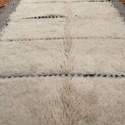 Handwoven Moroccan Zanafi Rug - White Berber All Wool - thumbnail 3