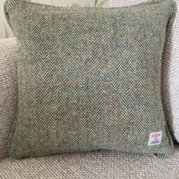 Highland Cow Harris Tweed Cushion - Hielan Beastie Photo Print Handwoven Scottish Wool Home Decor - thumbnail 3