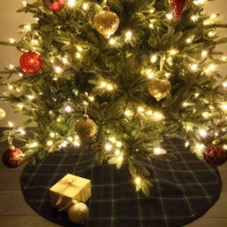 Mackenzie Tartan Recycled Wool Christmas Tree Skirt - thumbnail 2