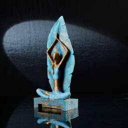 Leafy Yoga Woman Statue Namaste Girl Meditating Sculpture, Home Office Bookshelf & Sideboard Decor - thumbnail 2