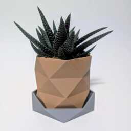 Triangle Pattern Geometric Plant Pot - Twisted Faceted Design With Low Poly Drip Tray - thumbnail 4