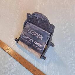 For??t London Industrial Rustic Hand Forged Wood Handle Vintage Toilet Roll Holder With Lid in Antique Iron - thumbnail 3