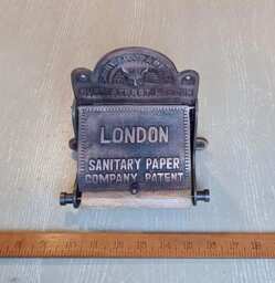 For??t London Industrial Rustic Hand Forged Wood Handle Vintage Toilet Roll Holder With Lid in Antique Iron
