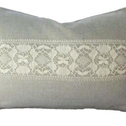Linen Pillow With Antique Ecru Lace - thumbnail 2