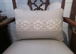 Linen Pillow With Antique Ecru Lace - thumbnail 1