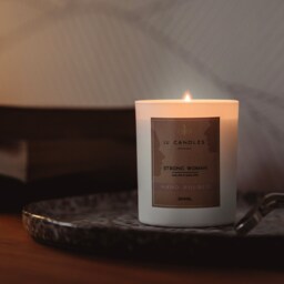 Soy Candle, Scented Wooden Wick, Strong Women - thumbnail 2