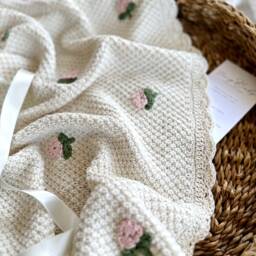 Knit Baby Blanket With Rose Appliqu?? - Organic Cotton Newborn Blanket, Shower Gift - thumbnail 3