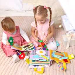 Felt Quiet Book & Dollhouse Montessori Educational Toy For Toddlers - thumbnail 2