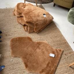 Beautiful Caramel Coloured Sheepskinrug, Short Wool , Shearling Upholstery Sheepskin Throw Butterscotch Honey, Genuine - thumbnail 2