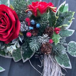Red Rose Christmas Wreath, Frosted Pine, Holiday Door Decor - thumbnail 3