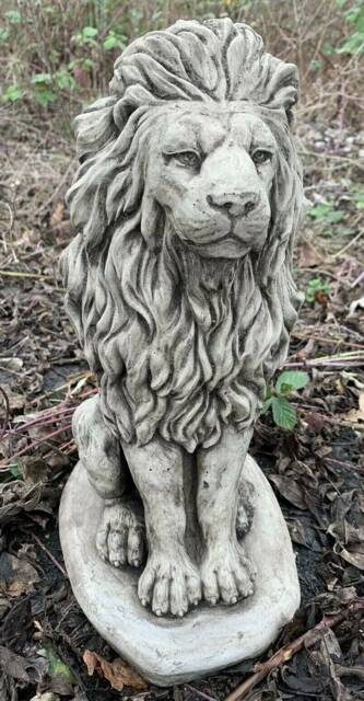 Stone Garden Proud Lion On Base Statue Pillar Cap Detailed Gift Ornament - image 1