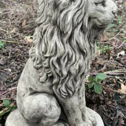 Stone Garden Proud Lion On Base Statue Pillar Cap Detailed Gift Ornament - thumbnail 3