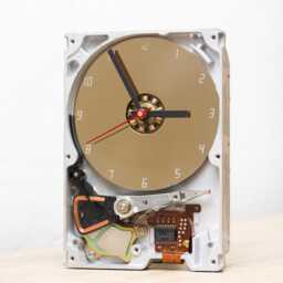 Desk Clock Made Of A Recycled Computer Hard Drive - Hdd Father's Day Gift, Computer Geek Gift - thumbnail 1