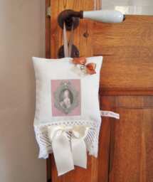 Shabby Cushion To Hang, Precious Lady Pattern - thumbnail 1