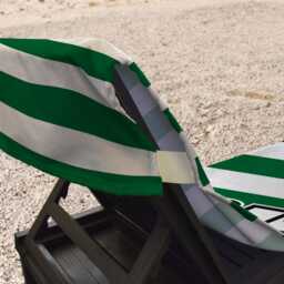 Celtic - 2001 Home Kit Green Football Sunbed Towel With Pockets - thumbnail 4