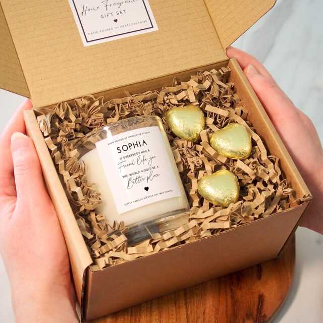 Personalised Friendship Quote Candle Gift Set Handmade Vanilla Soy Wax & Chocolates - image 1