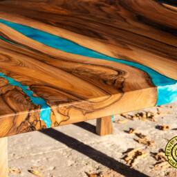 Square Resin & Walnut Coffee Table With Glowing Wooden Legs - thumbnail 3