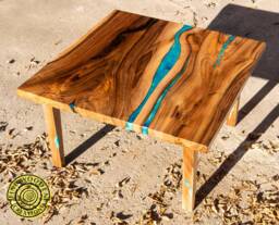 Square Resin & Walnut Coffee Table With Glowing Wooden Legs - thumbnail 1