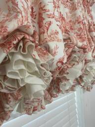 Riley Blake Fable Brown Or Red Toile & Unbleached Muslin Muslin Double Ruffle Balloon Curtain - thumbnail 1