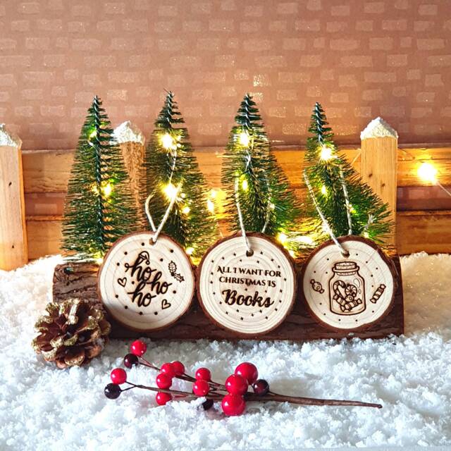 Set Of 3 Small Engraved Wooden Logs To Hang With Its Pouch/Christmas/Winter Collection Christmas Tree Books Candy Ho - image 1