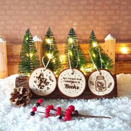 Set Of 3 Small Engraved Wooden Logs To Hang With Its Pouch/Christmas/Winter Collection Christmas Tree Books Candy Ho