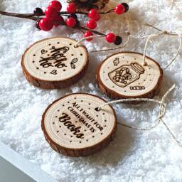 Set Of 3 Small Engraved Wooden Logs To Hang With Its Pouch/Christmas/Winter Collection Christmas Tree Books Candy Ho - thumbnail 2