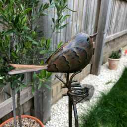 Robin On Stick Large Metal Garden Ornament - Outdoor British Bird Decor Gift - thumbnail 2