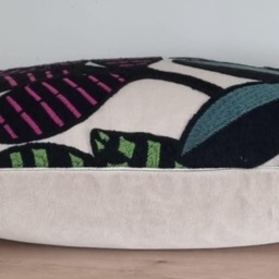 Designers Guild Tanjore Berry & Omega Velvet Cushion Cover 30x50cm - thumbnail 2