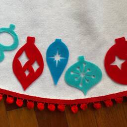 Kitschy Christmas Ornament Tree Skirt - thumbnail 2