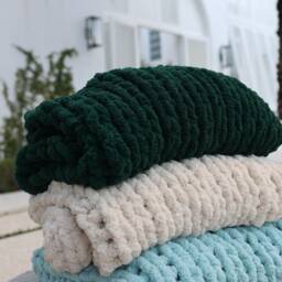 Chunky Knit Chenille Bedspread, Throw Blankets Made From Jumbo Yarn - thumbnail 4