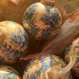 Set Of 4, Bloomsbury Christmas Decorations, Porcelain Hand Painted in The Style Duncan Grant, Vanessa Bell, Italian Fresco - thumbnail 2