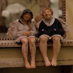 Angel Sitting Iii - Beige - thumbnail 3