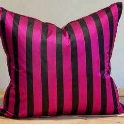 Designers Guild Fabric Monteverdi Berry Soly Fuschia Pillow Cover - thumbnail 2