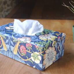 William Morris Tissue Box Strawberry Thief Navy, Handmade in England - thumbnail 4