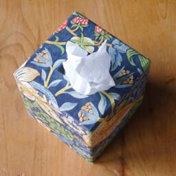 William Morris Tissue Box Strawberry Thief Navy, Handmade in England - thumbnail 2