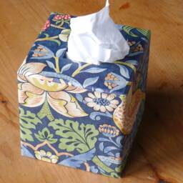 William Morris Tissue Box Strawberry Thief Navy, Handmade in England - thumbnail 3
