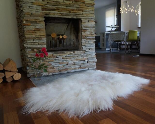 "Giant Sheepskin Icelandic 50""x 32" - image 1
