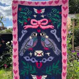Pretty Pigeons Tufted Rug Wallhanging 95cm X 60cm - thumbnail 3