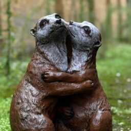 Otter Couple Concrete Statue Hugging Otters Garden Sculpture Cement Wildlife Decoration Romantic Cement Animal Ornament Otters Lover Gift - thumbnail 2