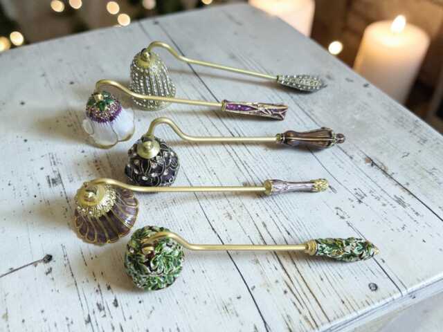 Elegant Metal Candle Snuffer - Flower Designs, 16cm - image 1
