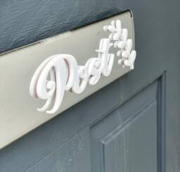 Post 3D Acrylic Front Door Sign & Vine - Letterbox Outdoor For Decor 3mm - Various Colours - thumbnail 1